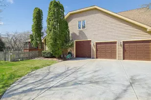 1000 Sheringham Dr, Naperville, IL 60565 - Photo 3