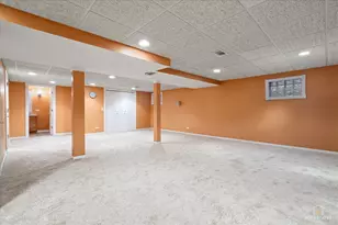 1894 Maine Dr, Elk Grove Village, IL 60007 - Photo 25