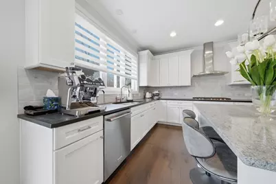 7814 Brookbank Road, Willowbrook, IL 60527 - Photo 9