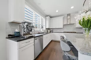 7814 Brookbank Rd, Willowbrook, IL 60527 - Photo 9