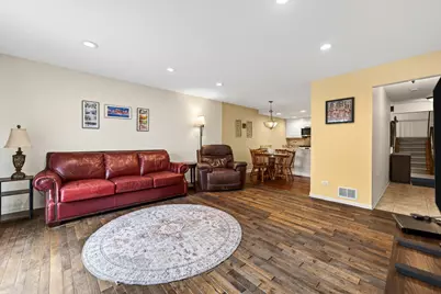 1122 Creekside Drive, Wheaton, IL 60189 - Photo 9