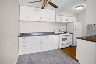 1375 Rebecca Dr, Hoffman Estates, IL 60169 - Photo 5