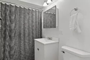 636 E 156th Pl, South Holland, IL 60473 - Photo 9