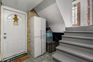 7431 N Hoyne Ave, Chicago, IL 60645 - Photo 3