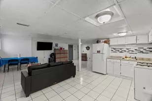 7431 N Hoyne Ave, Chicago, IL 60645 - Photo 5