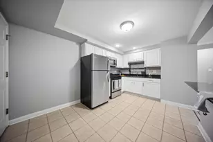 10105 Hartford Ct, Schiller Park, IL 60176 - Photo 11