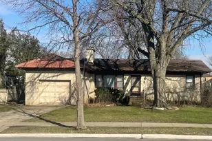 701 S Cumberland Ave, Park Ridge, IL 60068 - Photo 1