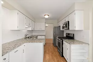 1427 Sutton Ct, Vernon Hills, IL 60061 - Photo 11