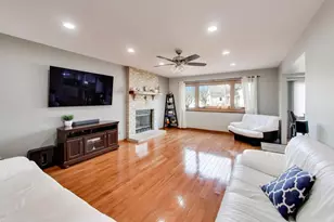 1075 Longford Rd, Bartlett, IL 60103 - Photo 11