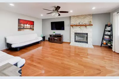 1075 Longford Road, Bartlett, IL 60103 - Photo 17