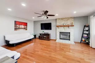 1075 Longford Rd, Bartlett, IL 60103 - Photo 17