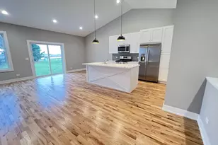 516 Cobblestone Cir, Harvard, IL 60033 - Photo 3