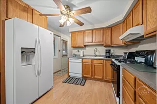 631 Venice Ct, Schaumburg, IL 60193 - Photo 7