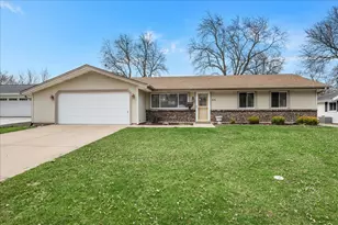 631 Venice Ct, Schaumburg, IL 60193 - Photo 1