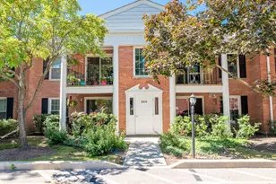 530 Shorely Dr, Barrington, IL 60010 - Photo 1