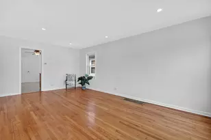 10552 S Troy St, Chicago, IL 60655 - Photo 5