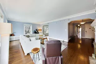 2041 W Farwell Ave, Chicago, IL 60645 - Photo 9