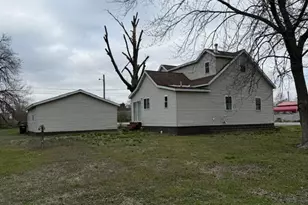 111 E Peach St, Centralia, IL 62801 - Photo 5