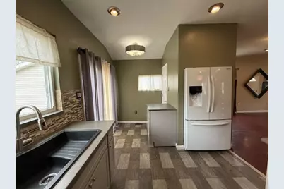 111 E Peach Street, Centralia, IL 62801 - Photo 23