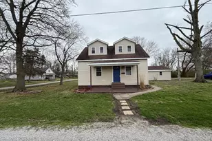 111 E Peach St, Centralia, IL 62801 - Photo 3