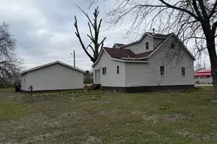 111 E Peach St, Centralia, IL 62801 - Photo 7