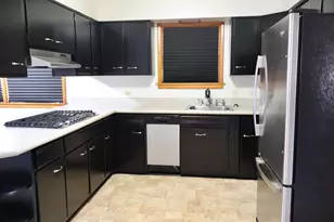 9721 S Albany Ave, Evergreen Park, IL 60805 - Photo 5