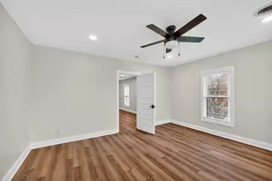 305 W Exchange St, Sycamore, IL 60178 - Photo 17