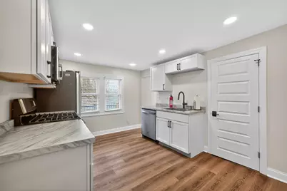 305 W Exchange Street #B, Sycamore, IL 60178 - Photo 9