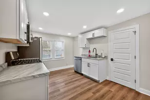 305 W Exchange St, Sycamore, IL 60178 - Photo 9