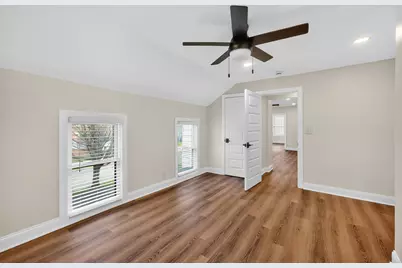 305 W Exchange Street #B, Sycamore, IL 60178 - Photo 15