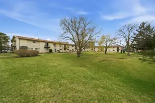 8888 Steven Dr, Des Plaines, IL 60016 - Photo 13