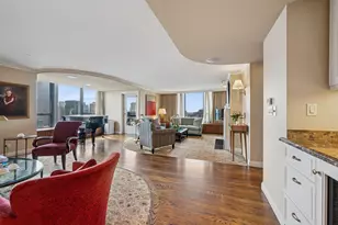 1313 N Ritchie Ct, Chicago, IL 60610 - Photo 5