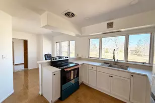 25W621 Indian Hill Woods Dr, Naperville, IL 60563 - Photo 5