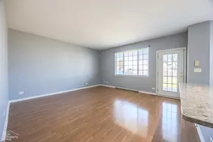 252 Balmoral Ct, Glendale Heights, IL 60139 - Photo 9