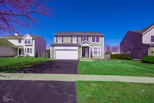 252 Balmoral Ct, Glendale Heights, IL 60139 - Photo 1