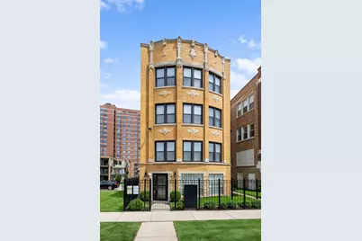 6711 S Paxton Avenue, Chicago, IL 60649 - Photo 1