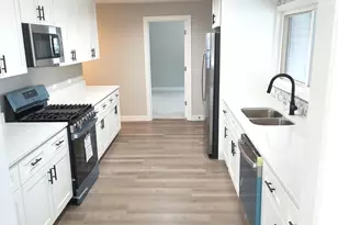 1803 Riverside Dr, McHenry, IL 60050 - Photo 5