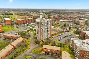 3925 Triumvera Dr, Glenview, IL 60025 - Photo 3