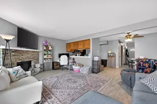 842 N Tamarac Blvd, Addison, IL 60101 - Photo 5