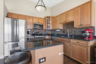 8338 W Chestnut Ct, Frankfort, IL 60423 - Photo 9