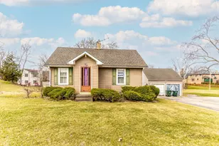 580 N Quentin Rd, Palatine, IL 60067 - Photo 1