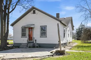 209 E Lafayette St, Ashkum, IL 60911 - Photo 3