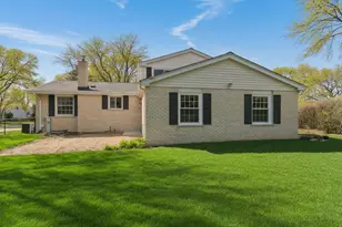 1554 Chickasaw Dr, Naperville, IL 60563 - Photo 3