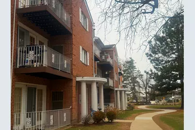 615 Quincy Bridge Lane #201, Glenview, IL 60025 - Photo 1