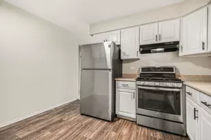 1320 Lore Ln, Lombard, IL 60148 - Photo 5