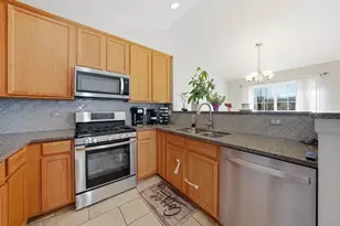 2450 Saddle Ridge Dr, Joliet, IL 60432 - Photo 9