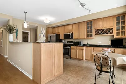 425 Benjamin Drive #202, Vernon Hills, IL 60061 - Photo 5