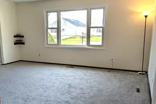 16 Afton Dr, Montgomery, IL 60538 - Photo 5