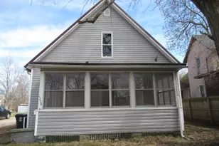 1208 Marshall Ave, Paris, IL 61944 - Photo 1