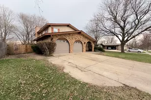 516 Ca Crest Dr, Shorewood, IL 60404 - Photo 3